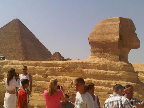 the-great-sphynx-and-keops-pyramid